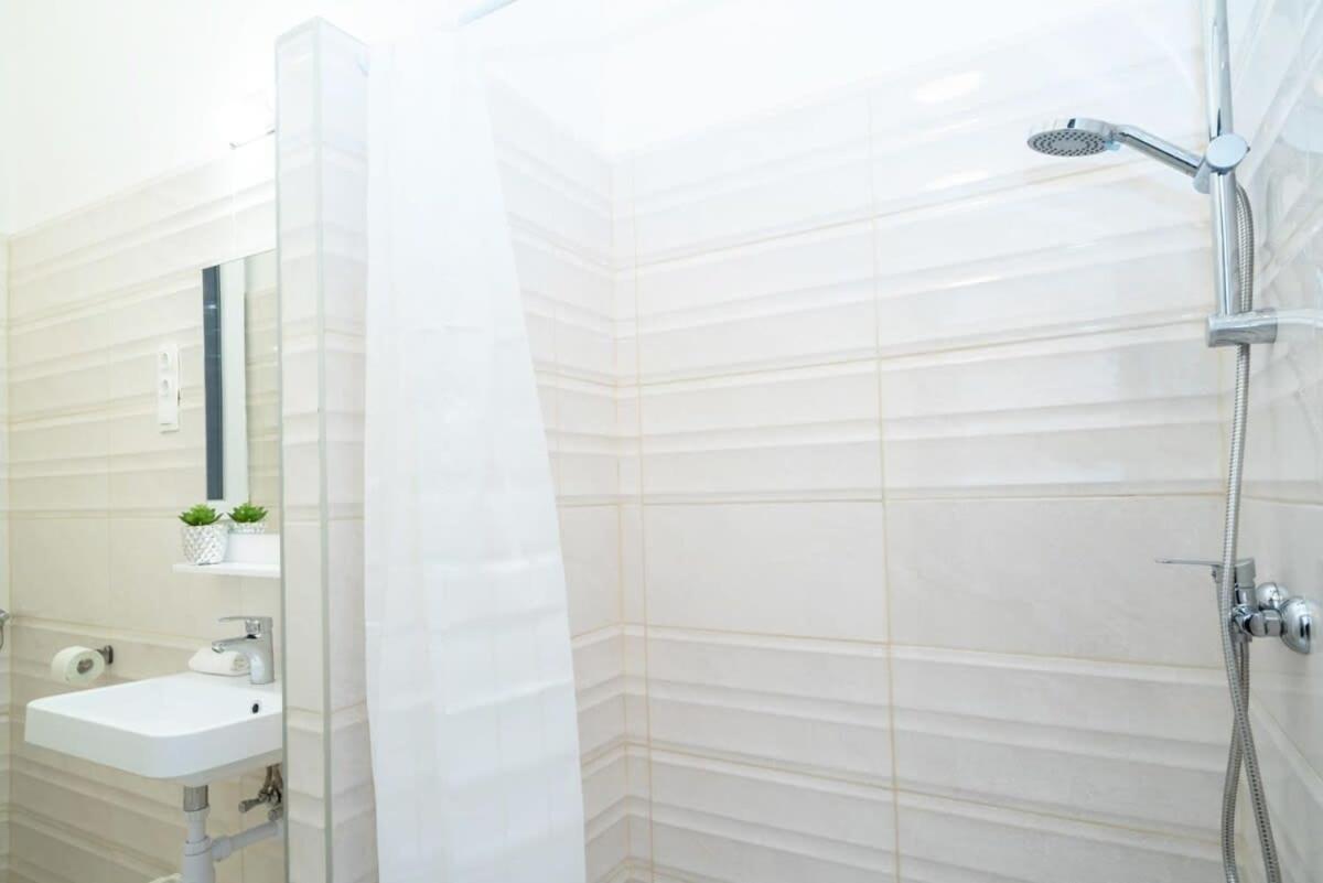 Ultra Central Large Stylish Apartment Budapest Esterno foto