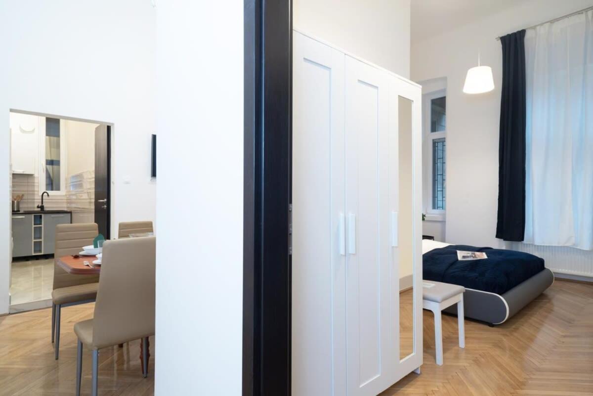 Ultra Central Large Stylish Apartment Budapest Esterno foto